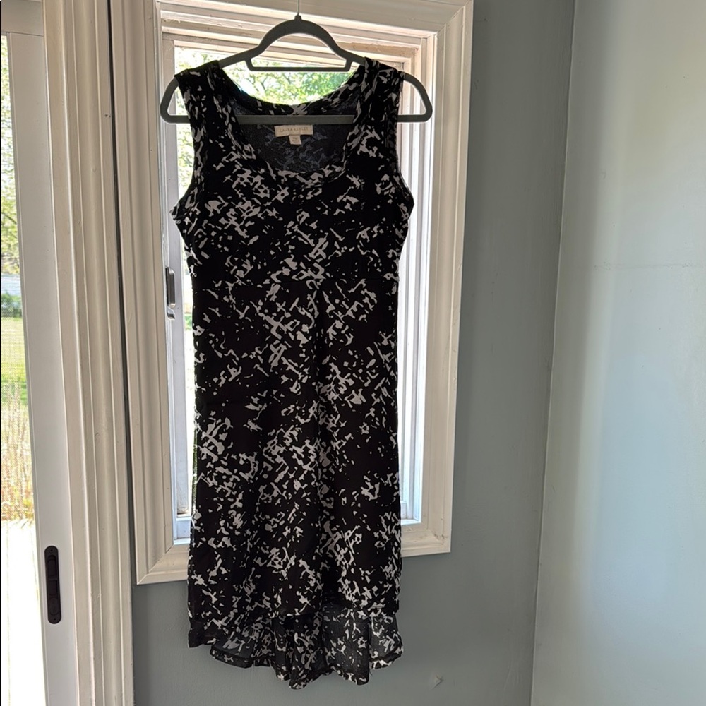 Black and White Sleeveless Dress